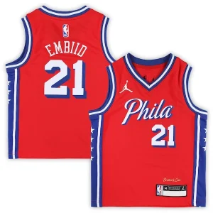 Versatile Moderno Joel Embiid Philadelphia 76ers Jordan Brand Preschool 2022/23 Replica Jersey Statement Edition Red per i Fan Veri