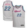 Duraturo Jimmy Butler Miami Heat Nike Youth 2024/25 Swingman Player Jersey City Edition White per i Fan Veri